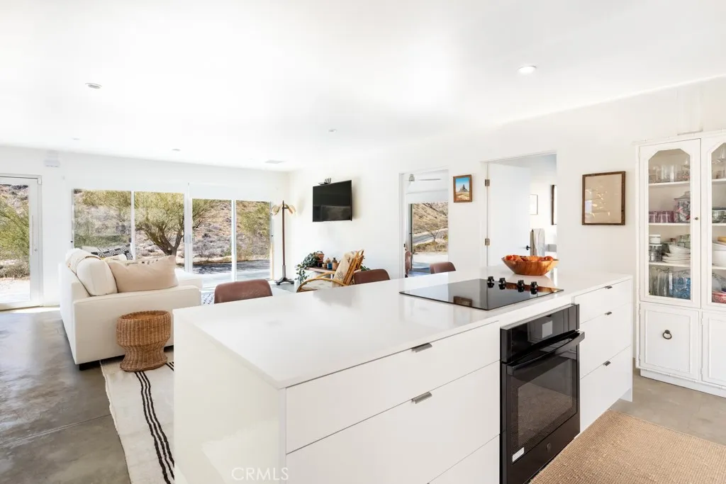 6595 Pioneertown, Yucca Valley, California 92284 home-pic-8