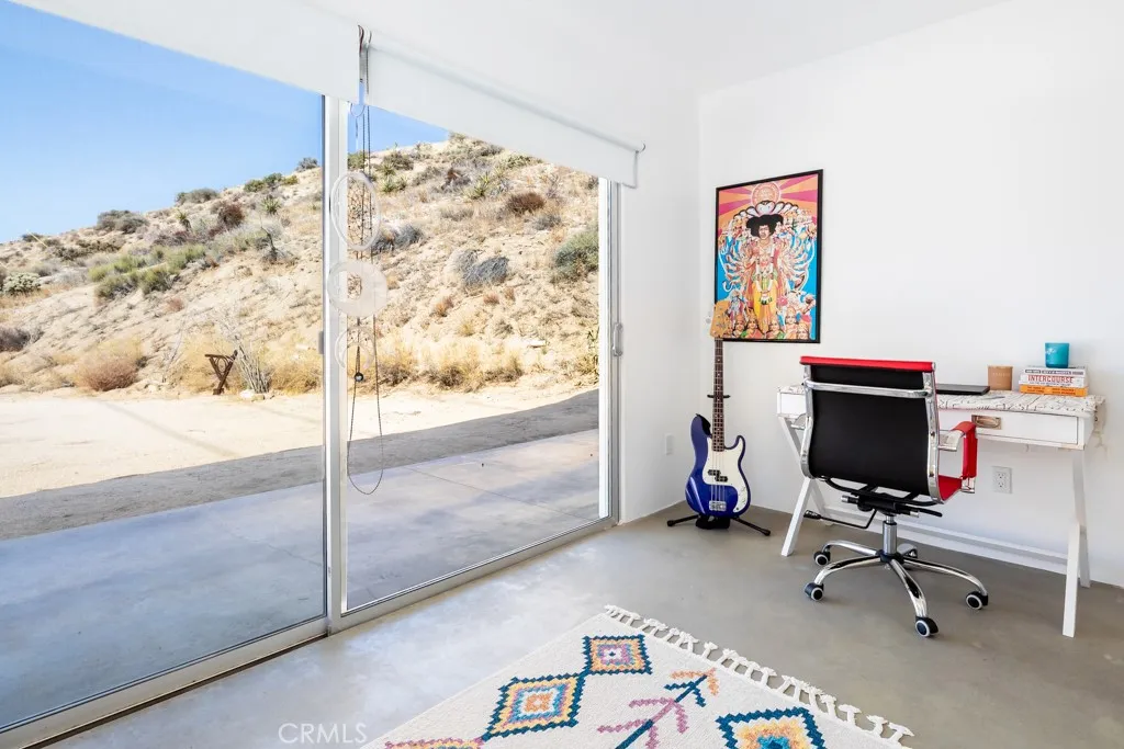 6595 Pioneertown, Yucca Valley, California 92284 home-pic-17