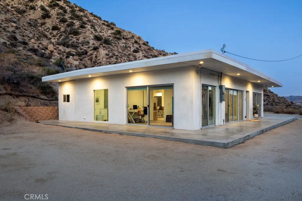6595 Pioneertown, Yucca Valley, California 92284 home-pic-26