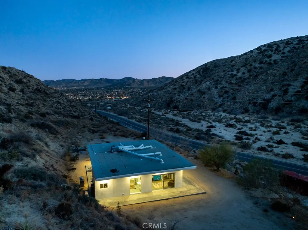 6595 Pioneertown, Yucca Valley, California 92284 home-pic-29
