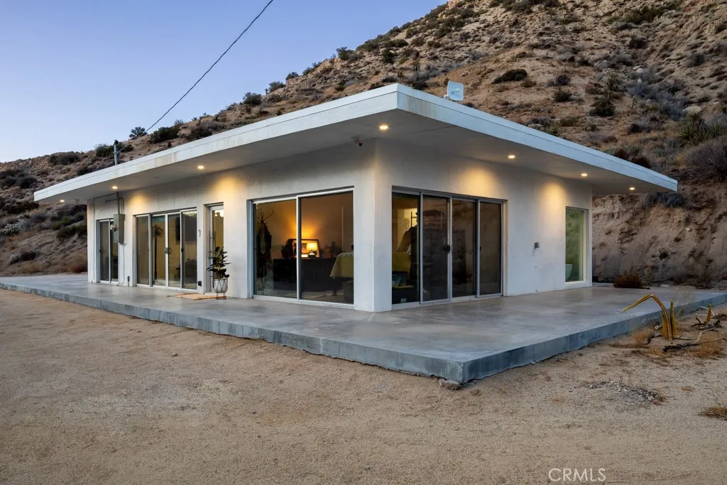 6595 Pioneertown, Yucca Valley, California 92284 home-pic-1