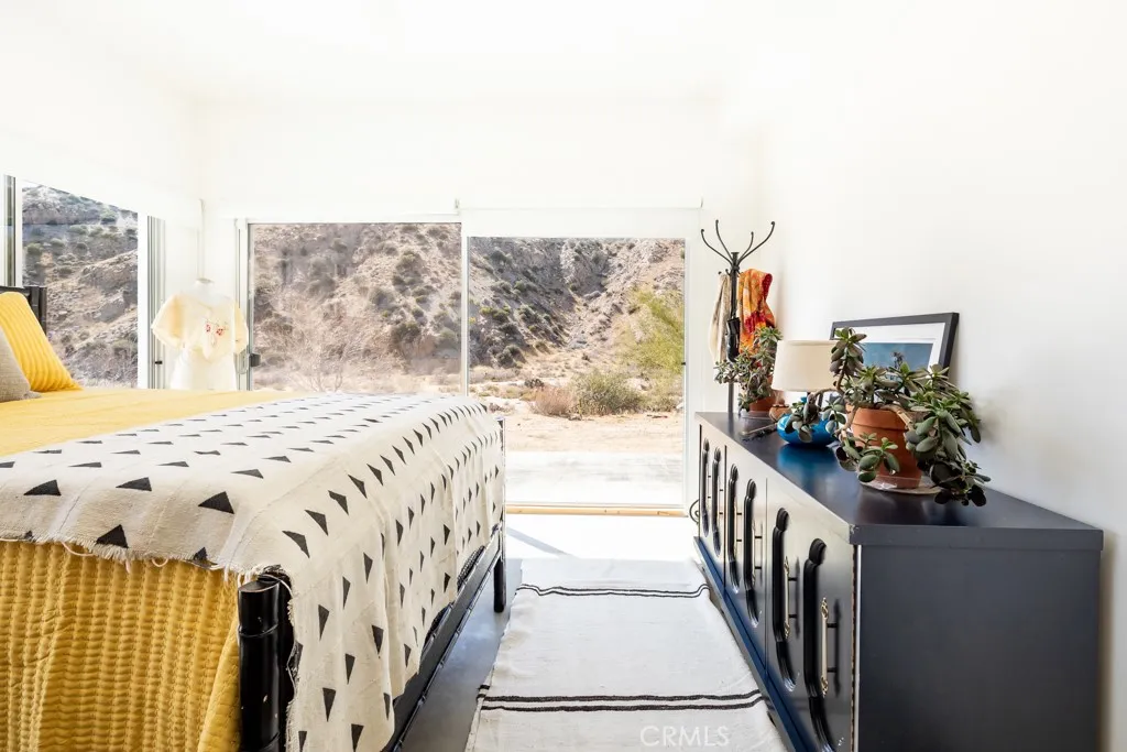 6595 Pioneertown, Yucca Valley, California 92284 home-pic-11