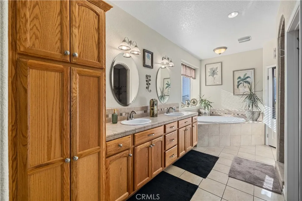 8346 W Avenue D4, Lancaster, California 93536 home-pic-34