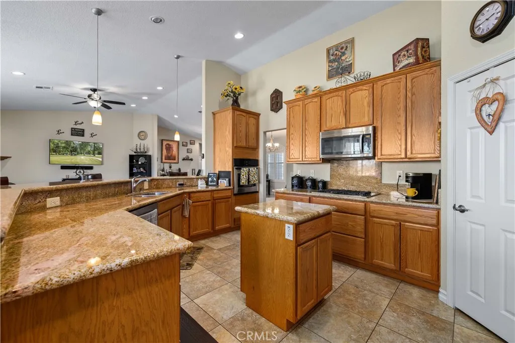 8346 W Avenue D4, Lancaster, California 93536 home-pic-12