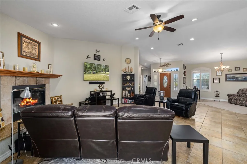 8346 W Avenue D4, Lancaster, California 93536 home-pic-7