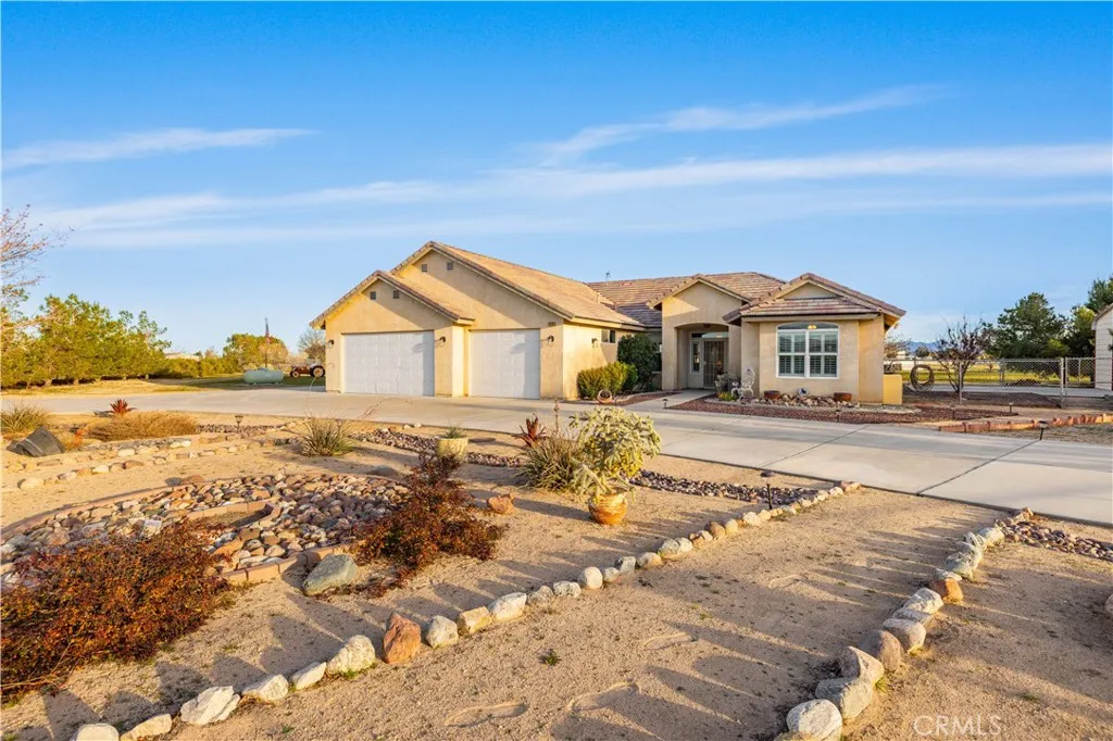 8346 W Avenue D4, Lancaster, California 93536 home-pic-2