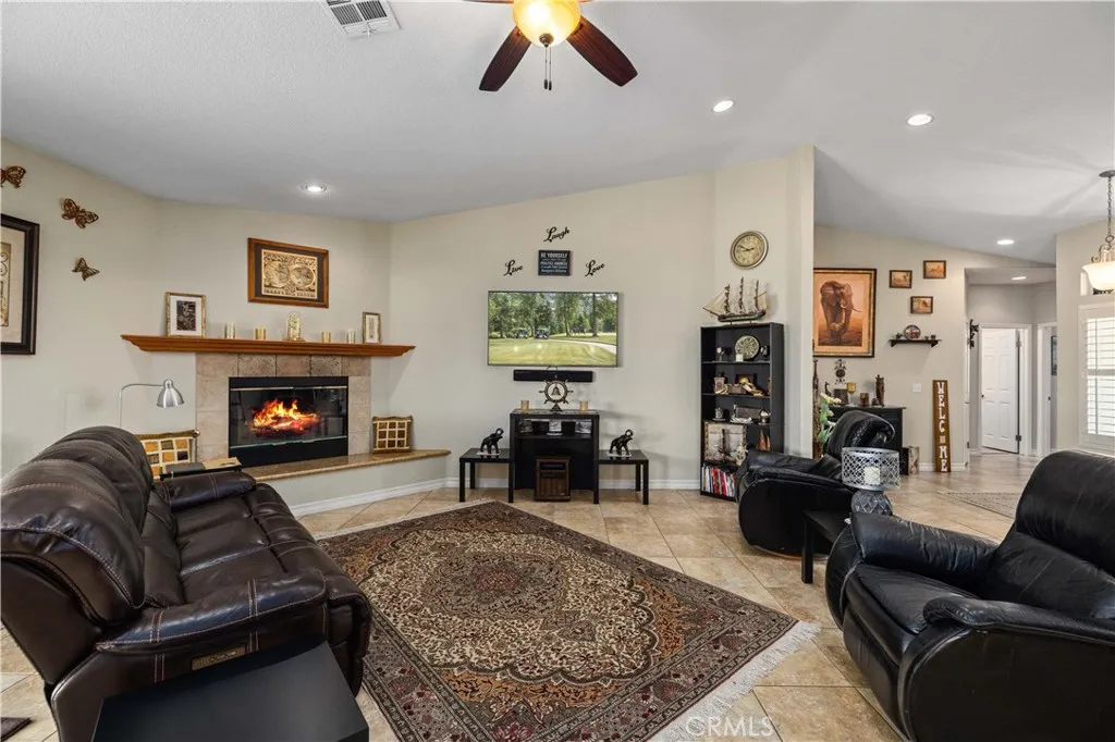 8346 W Avenue D4, Lancaster, California 93536 home-pic-6