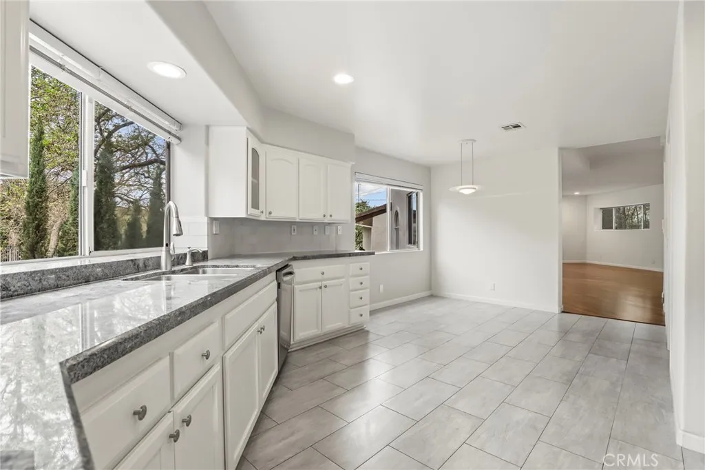 272 Manzanita, Thousand Oaks, California 91361 home-pic-17