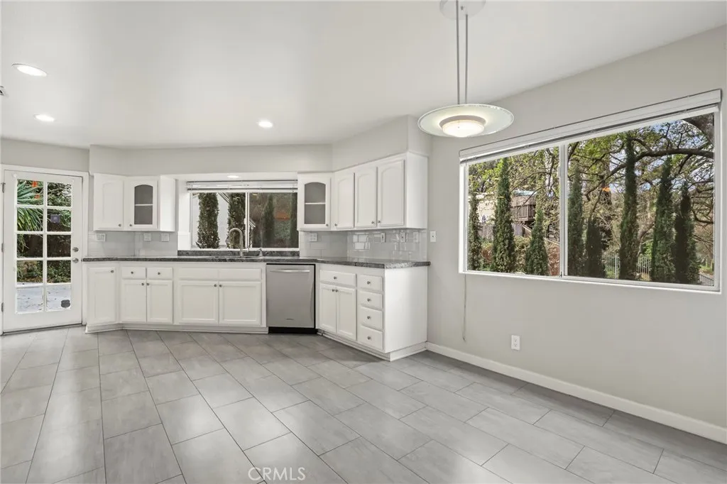 272 Manzanita, Thousand Oaks, California 91361 home-pic-15