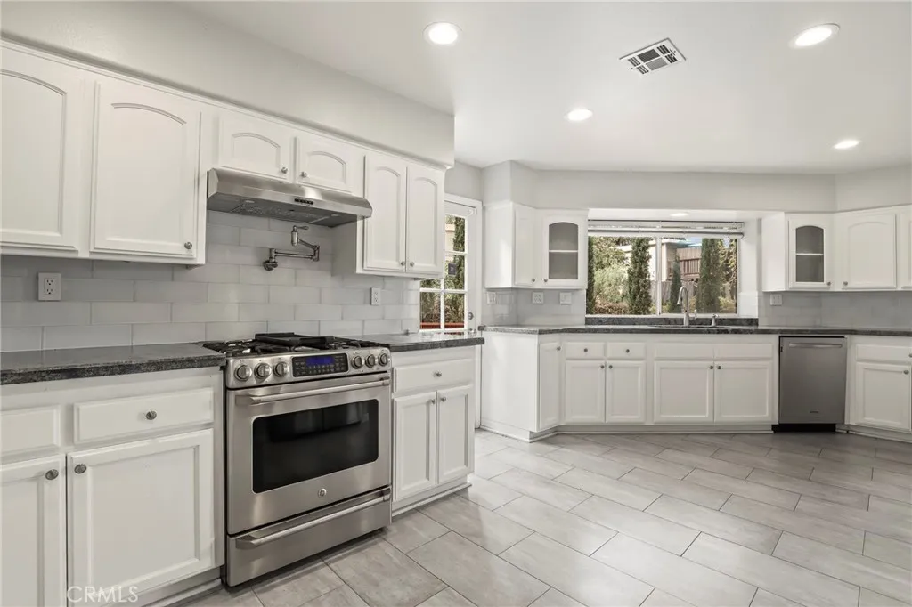 272 Manzanita, Thousand Oaks, California 91361 home-pic-19