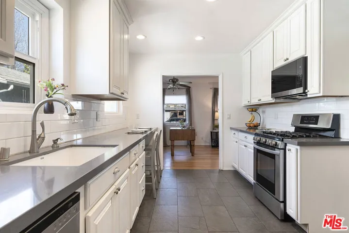 DINING ROOM / KITCHEN