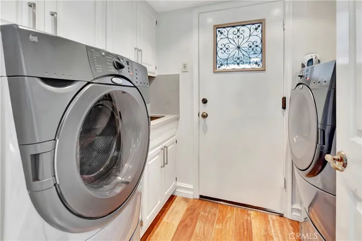 Laundry room w/ direct access to th garage