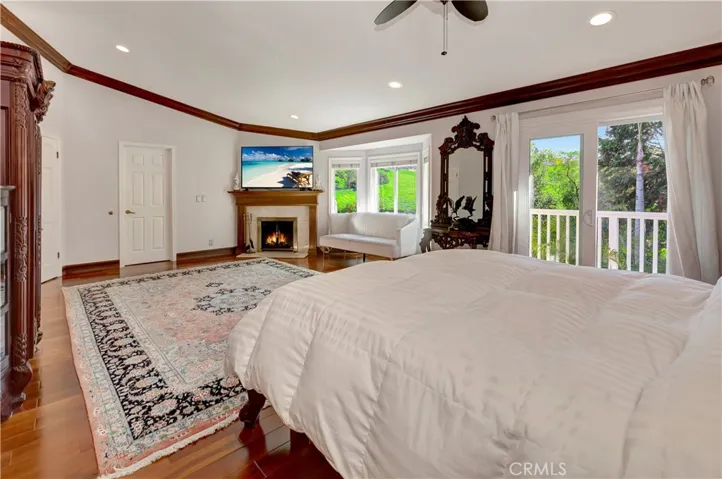 Grand primary bedroom