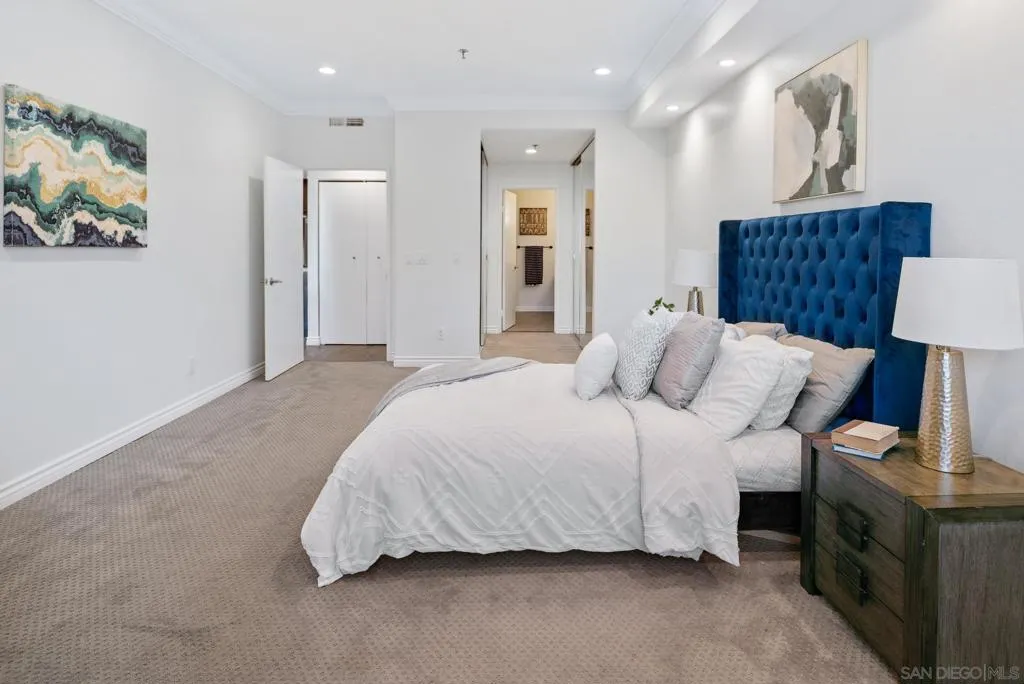 2445 Brant St 309, San Diego, California 92101 home-pic-18