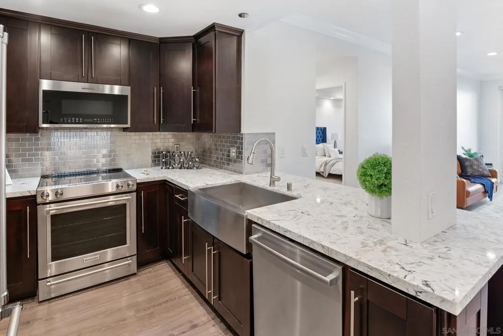 2445 Brant St 309, San Diego, California 92101 home-pic-12