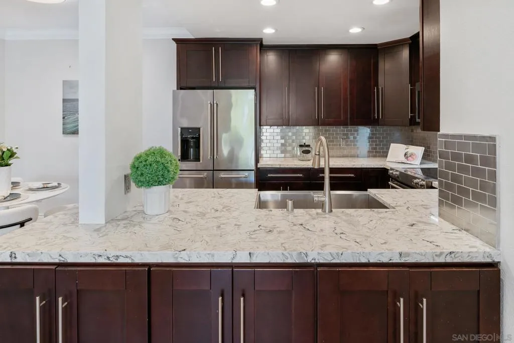 2445 Brant St 309, San Diego, California 92101 home-pic-15