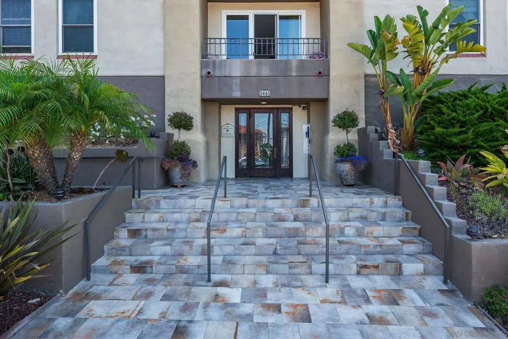 2445 Brant St 309, San Diego, California 92101 home-pic-25