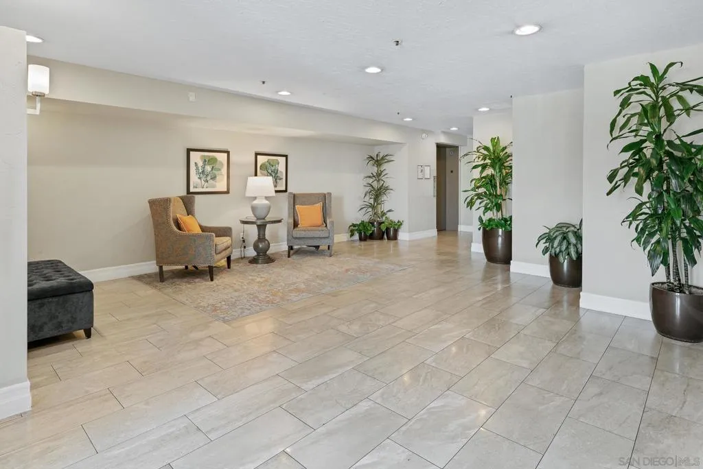 2445 Brant St 309, San Diego, California 92101 home-pic-47
