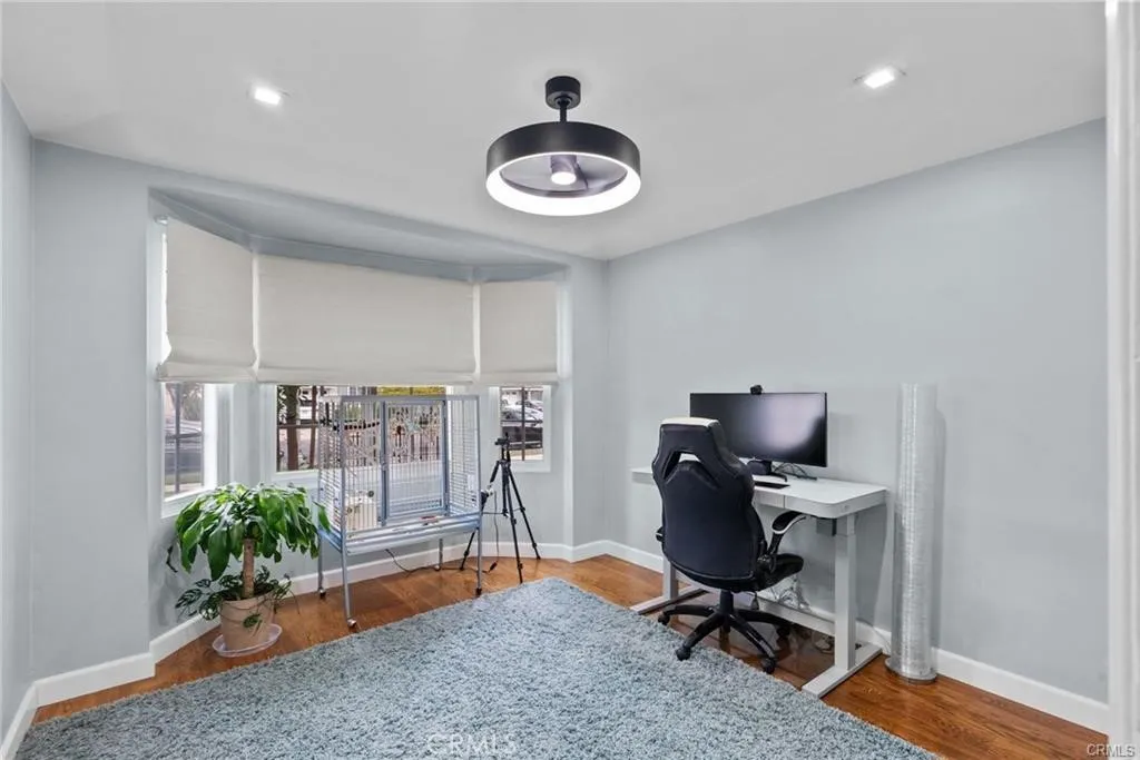 1903 N Screenland, Burbank, California 91505 home-pic-17