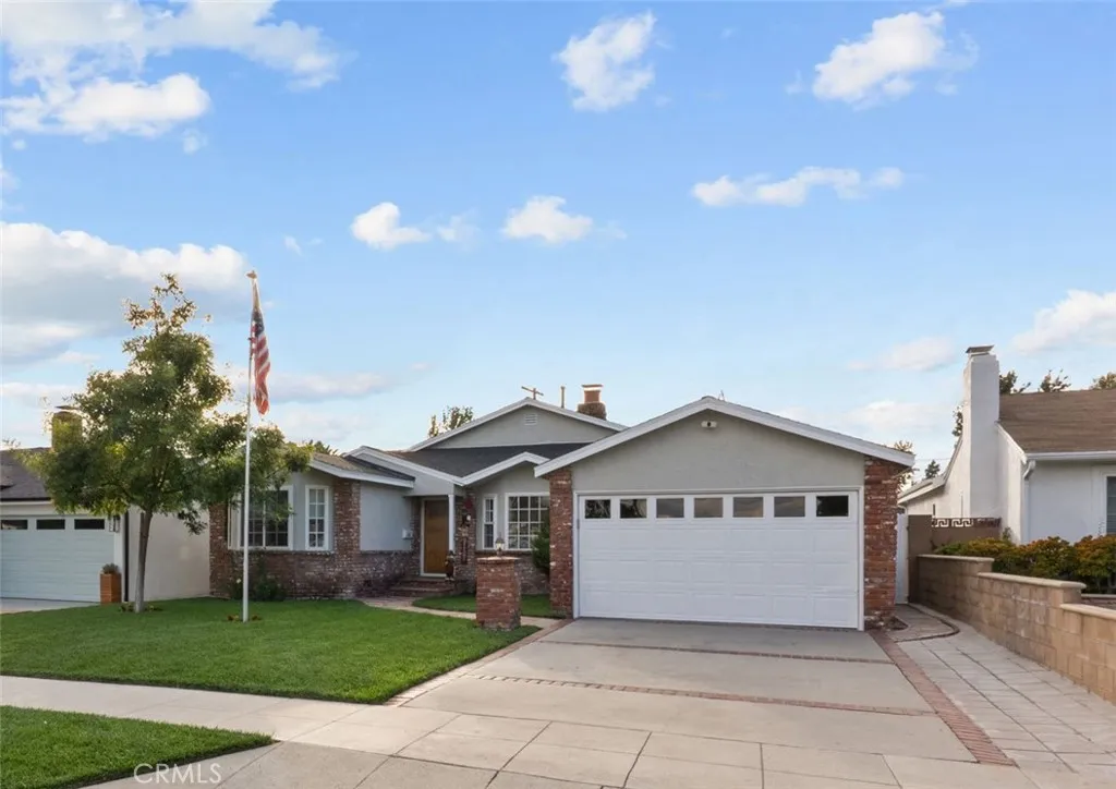 1903 N Screenland, Burbank, California 91505 home-pic-2