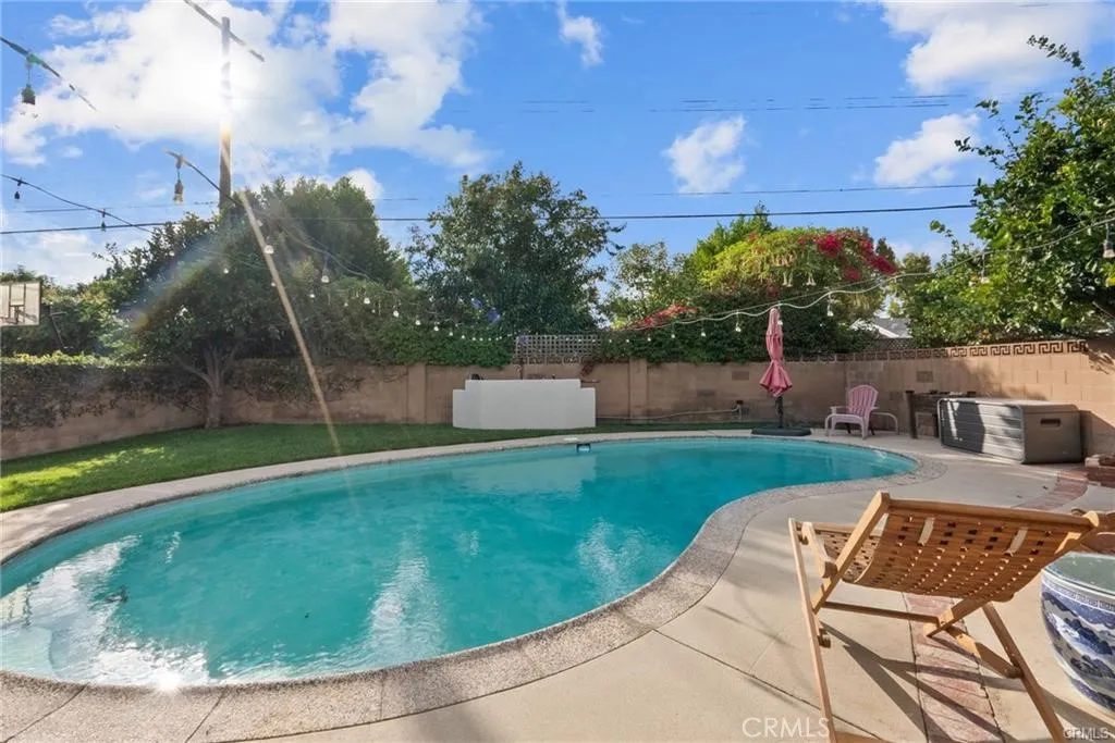 1903 N Screenland, Burbank, California 91505 home-pic-24