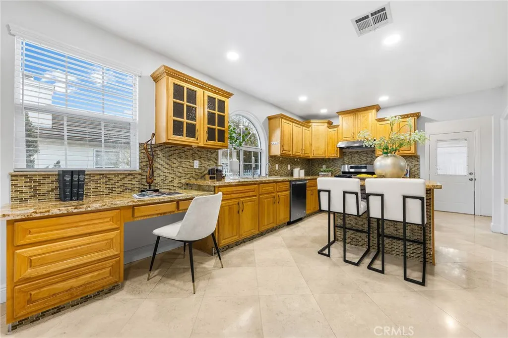 731 S Michillinda Avenue, Pasadena, California 91107 home-pic-12