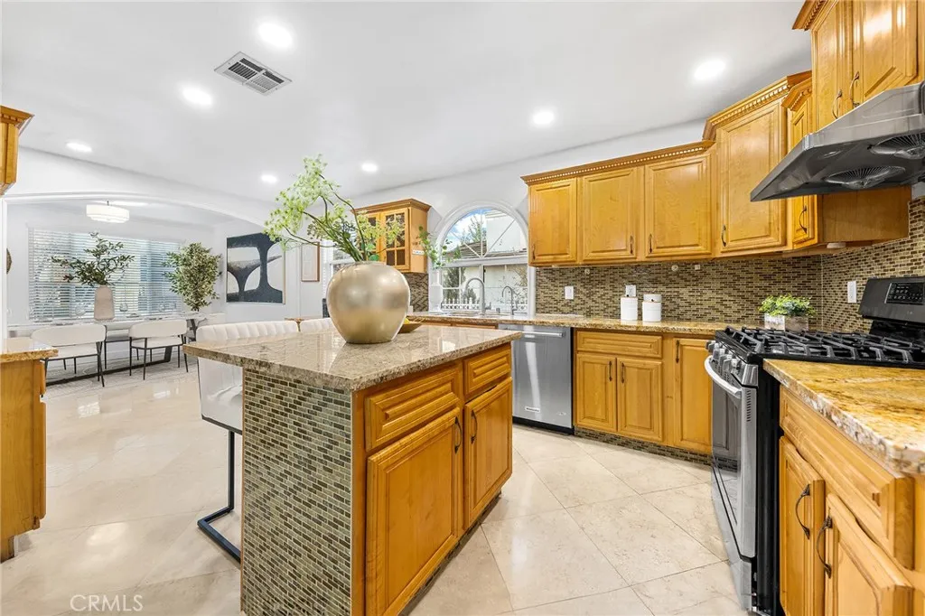 731 S Michillinda Avenue, Pasadena, California 91107 home-pic-14