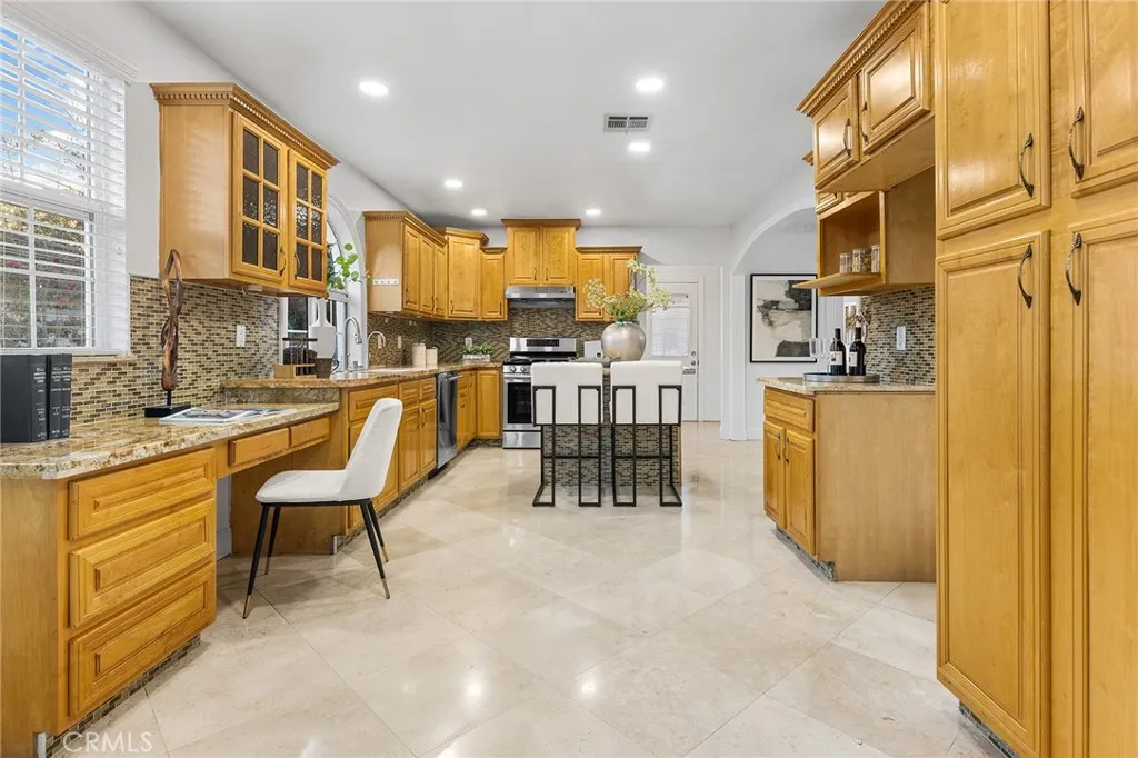 731 S Michillinda Avenue, Pasadena, California 91107 home-pic-11