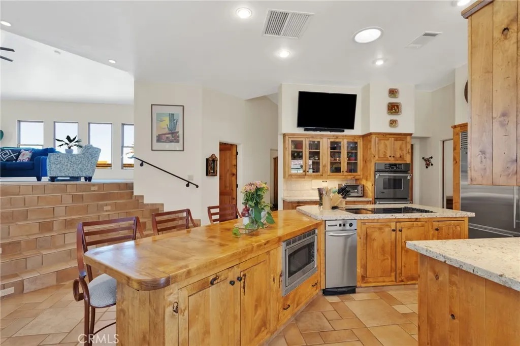 31024 Rabbit Springs Road, Lucerne Valley, California 92356 home-pic-16
