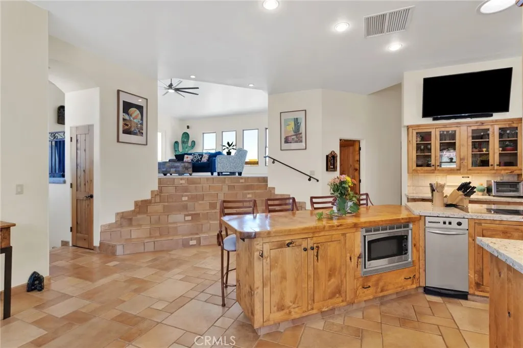31024 Rabbit Springs Road, Lucerne Valley, California 92356 home-pic-17