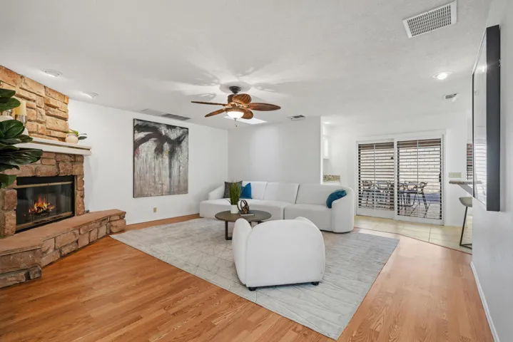 12_11978957_185677_185677-EI-112