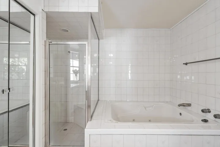 28_11978973_185677_185677-EI-128