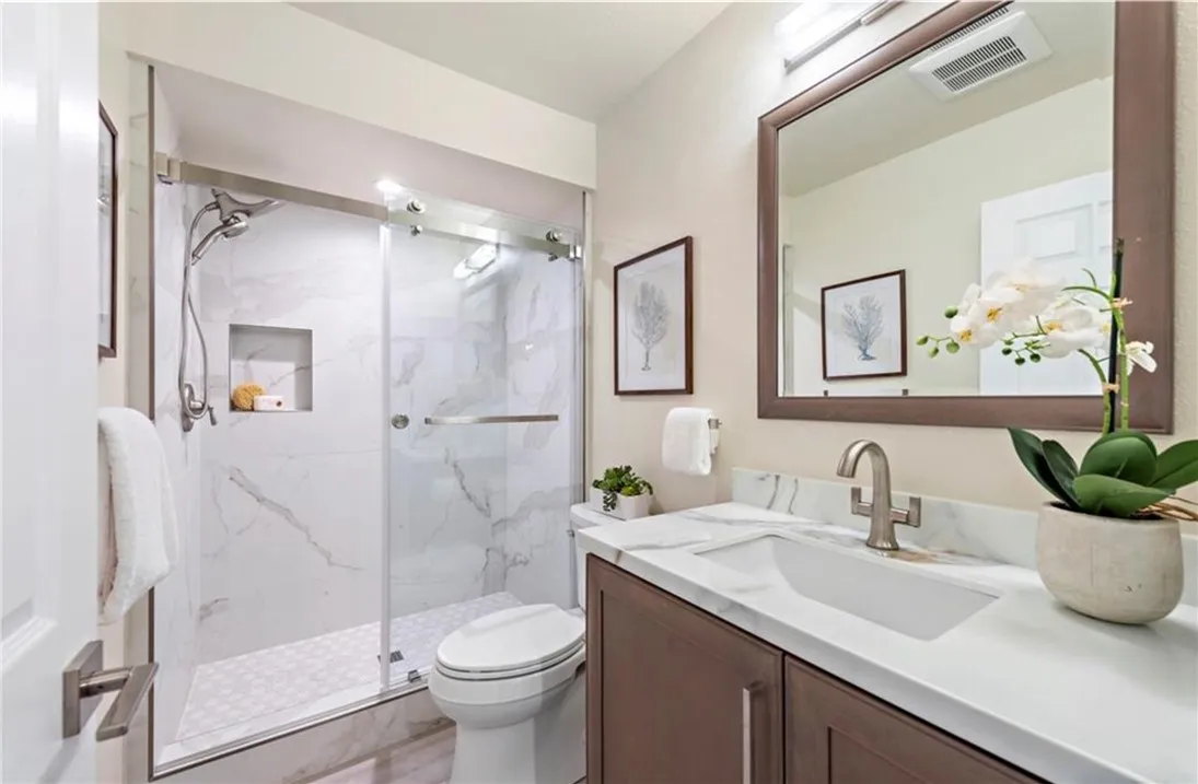 2nd Bathroom