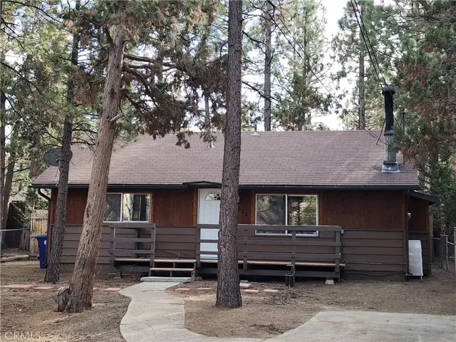 Plenty of space for garage on this 5,000 sq' level lot