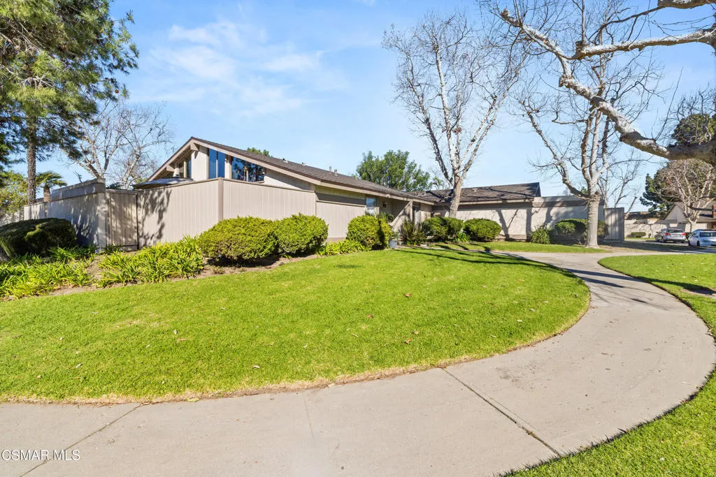 2225 Edelweiss Street 43, Oxnard, California 93036 home-pic-2