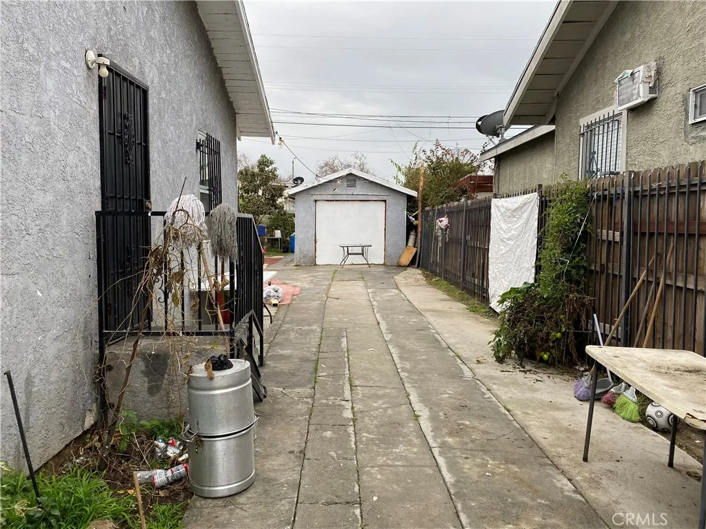 528 W 107th, Los Angeles, California 90044 home-pic-3