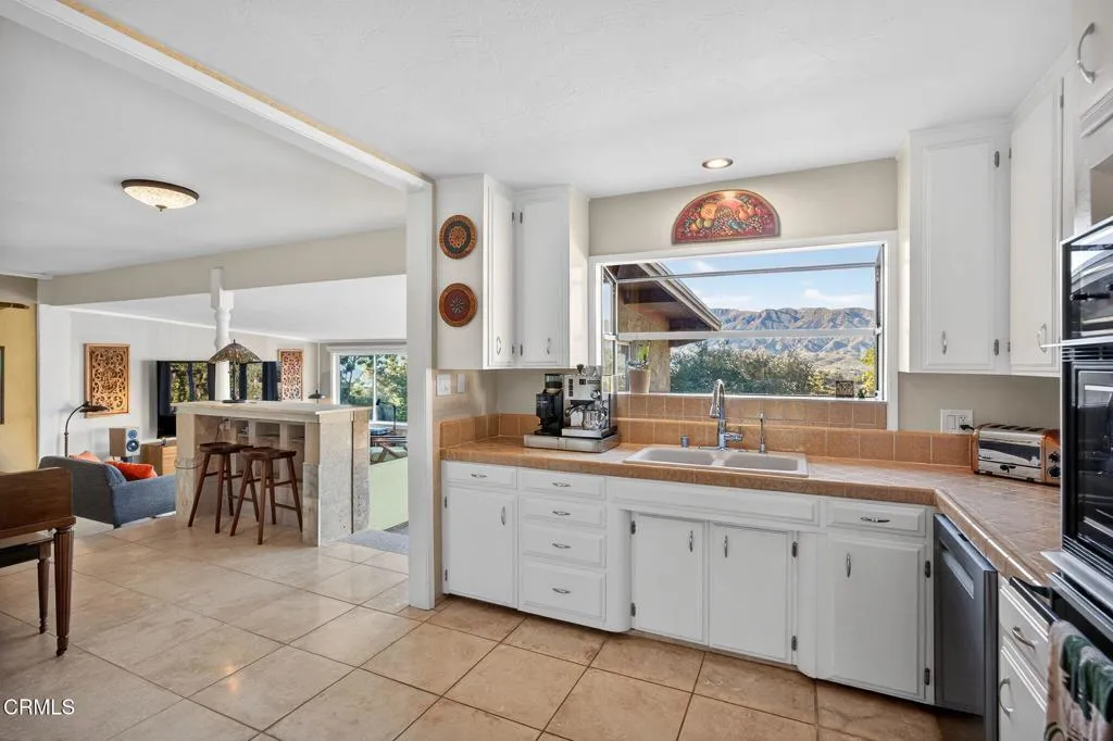 165 Feliz Drive, Oak View, California 93022 home-pic-15