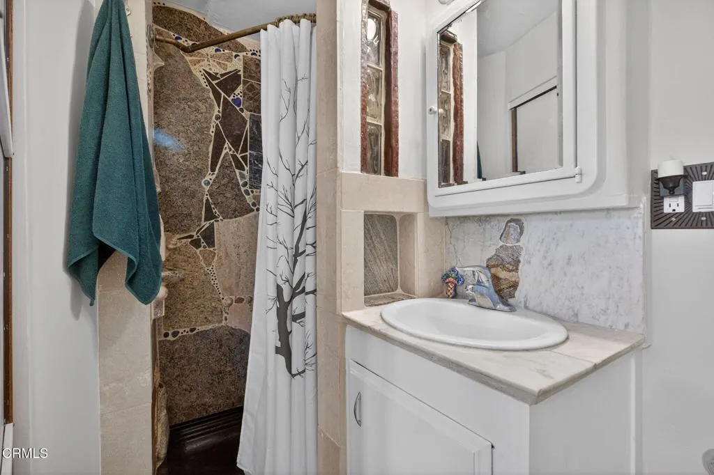 165 Feliz Drive, Oak View, California 93022 home-pic-38