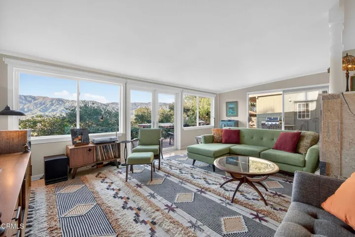 18 23-web-or-mls-Upmarketmedia_165Fel-09