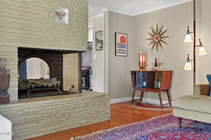 12 12-web-or-mls-Upmarketmedia_165Fel-03