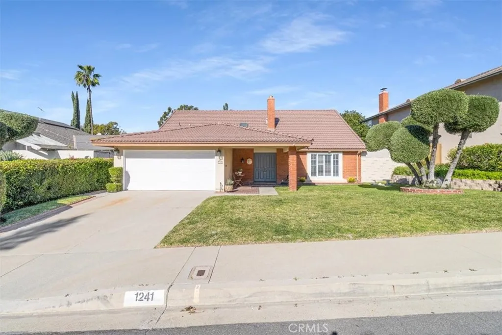1241 Flintlock Rd, Diamond Bar, California 91765 home-pic-3