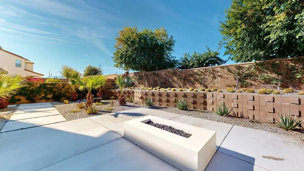 35887 Mccarthy Street, Palm Desert, California 92211 home-pic-40