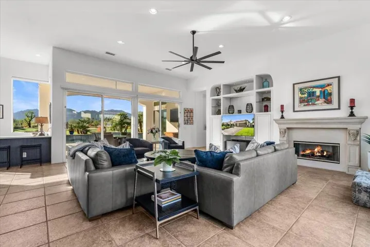 10-55855 Turnberry Way-35