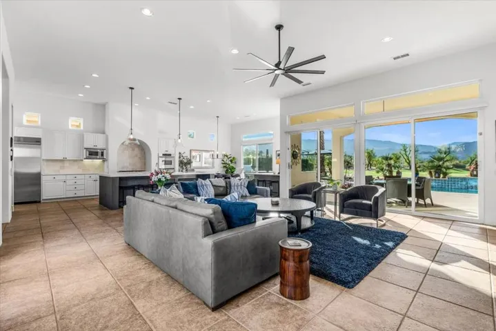 12-55855 Turnberry Way-36