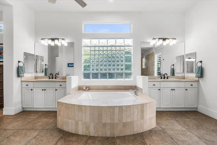 20-55855 Turnberry Way-42