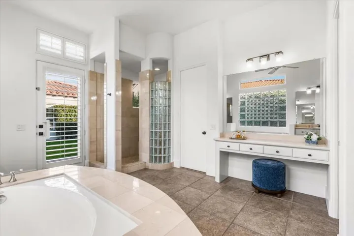 21-55855 Turnberry Way-43