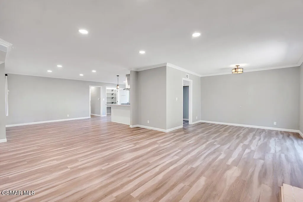 896 Moffatt Circle, Simi Valley, California 93065 home-pic-13