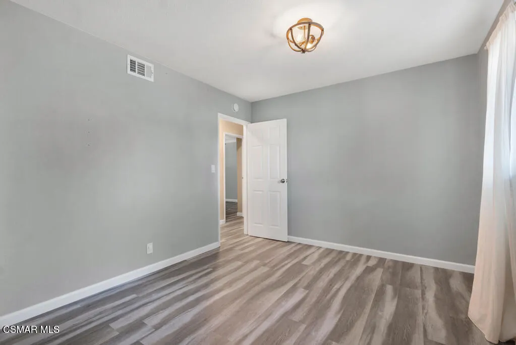 896 Moffatt Circle, Simi Valley, California 93065 home-pic-36