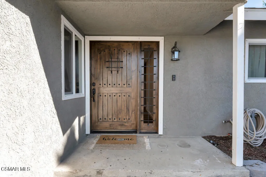 896 Moffatt Circle, Simi Valley, California 93065 home-pic-3