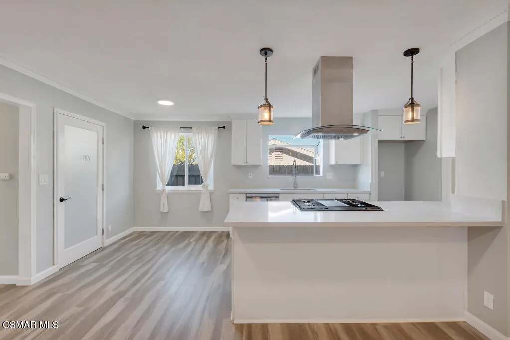 896 Moffatt Circle, Simi Valley, California 93065 home-pic-21